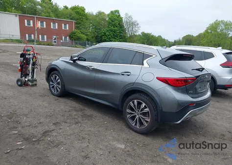 2017 Infiniti Qx30 Premium z USA, uszkodzony, nr VIN SJKCH5CR4HA015956